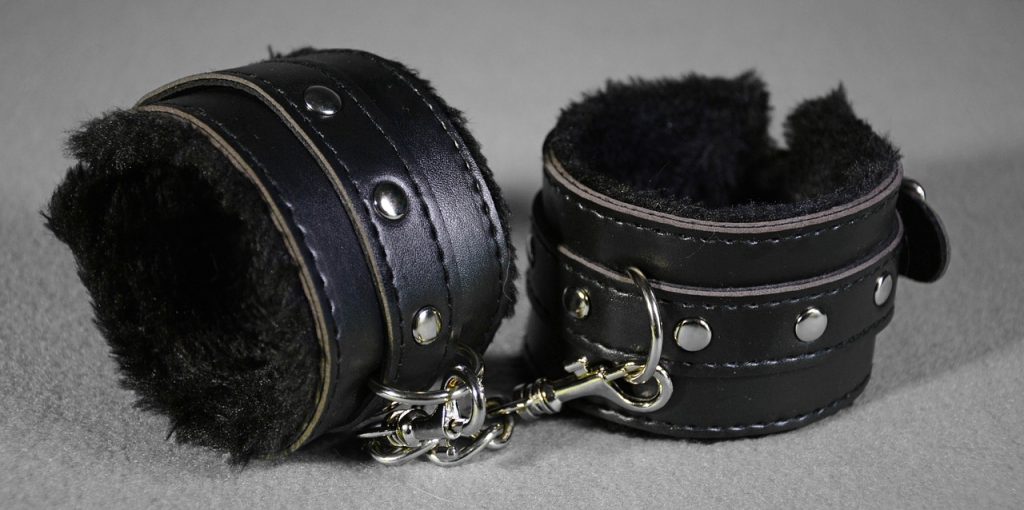 handcuffs, sm, sex-2726660.jpg