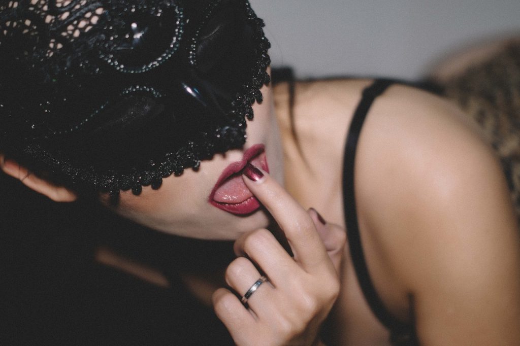 lick, lips, girl-2378544.jpg